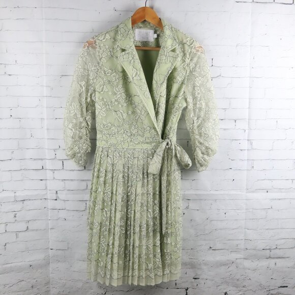 MUY MUY GREEN FLORAL LACE OVERLAY 3/4 SLEEVE PLEATED WRAP DRESS SIZE LARGE - Picture 1 of 13